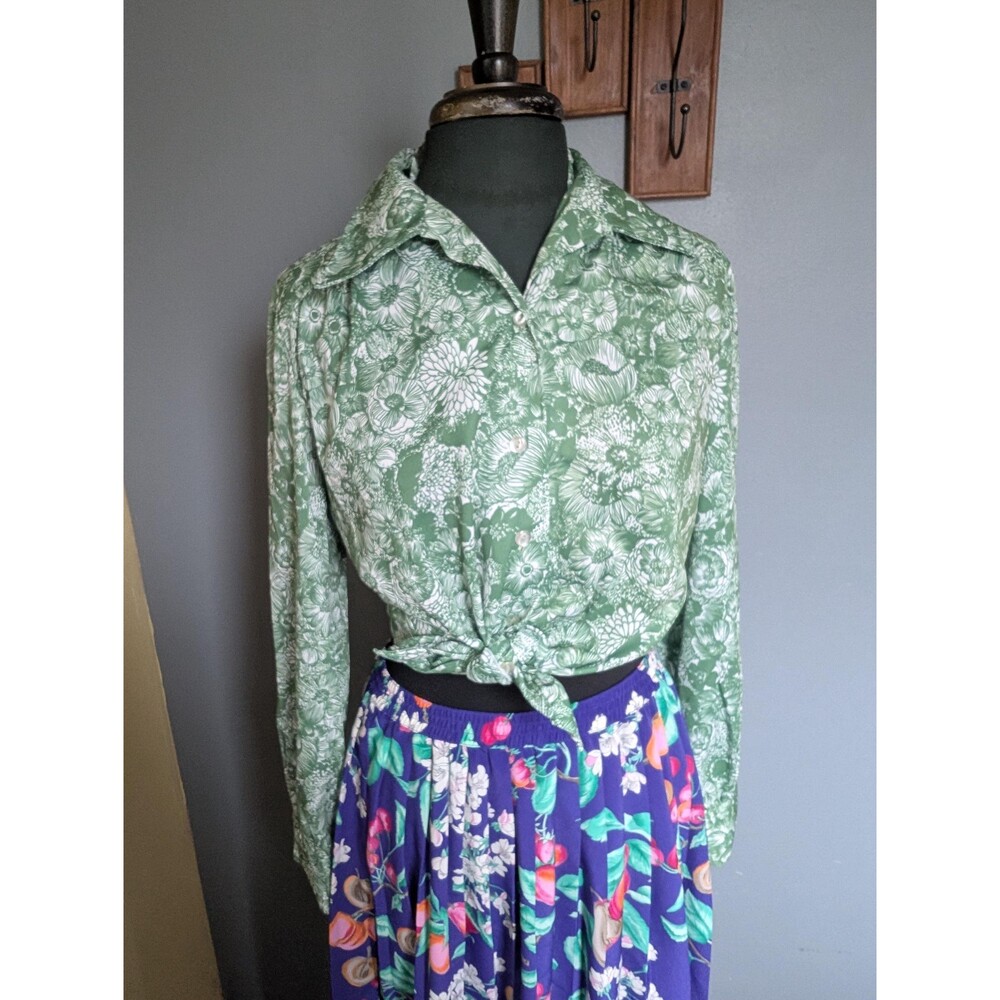 Vintage 70s Polyester Blouse in Green & White Floral Print